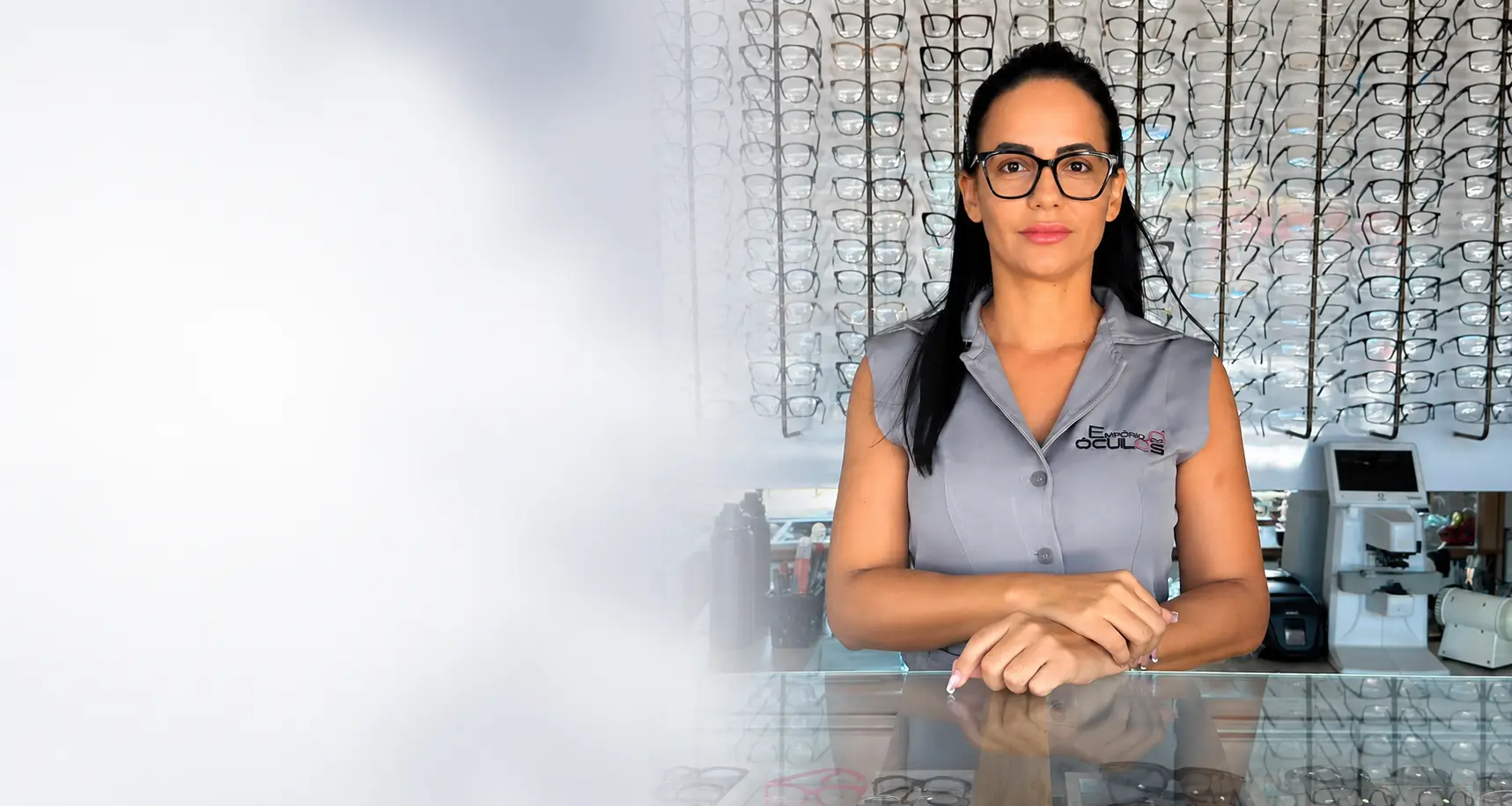Ruth Empório dos Óculos — interior da loja e coleção de armações